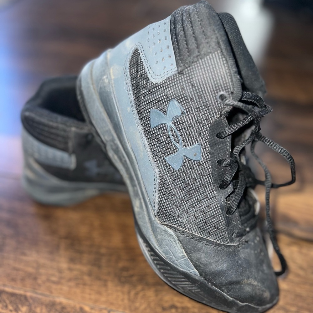 Boys Under Armour Basketball Shoes